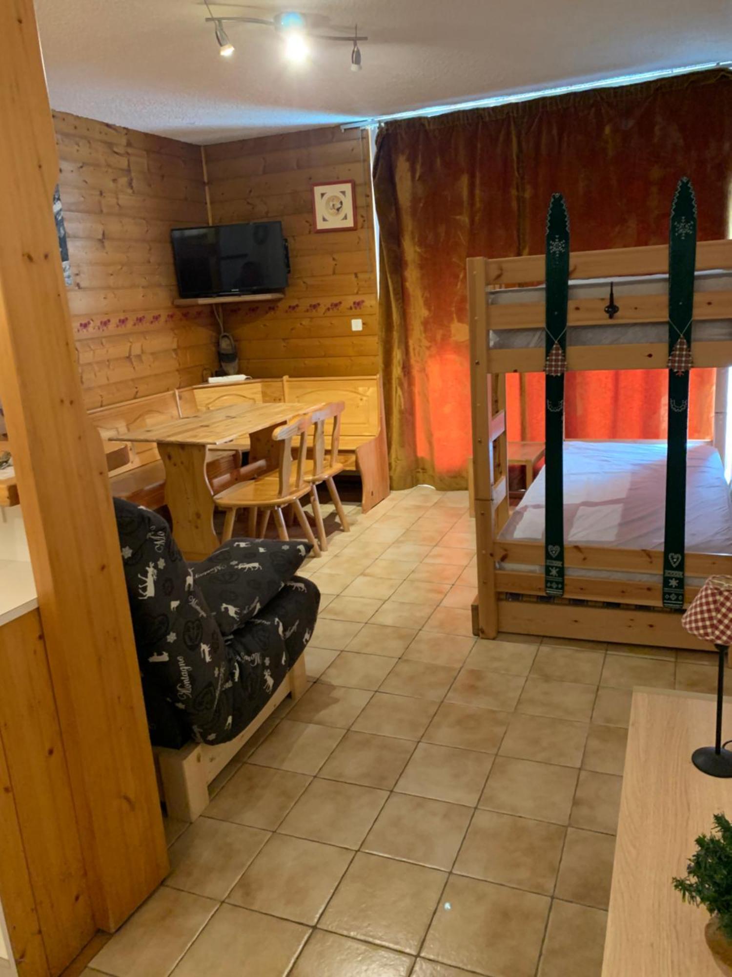 155 Piste Dans Mon Canape Châtel Exteriör bild